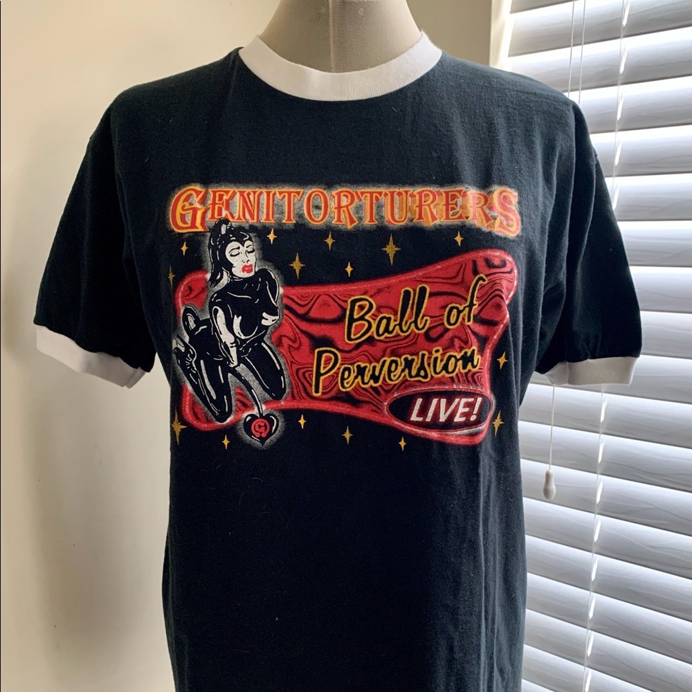 GENITORTURERS TEE!